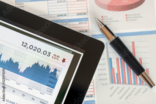 Analyzing Stock Market Flow on a Digital Tablet