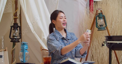 Beautiful Asian women have fun and happy video calling. 4K DCI
(The submitted footage is a grouping shooting arrangement)