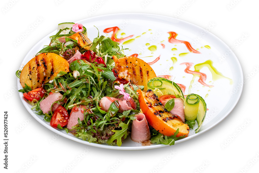 Fresh salad with ham and arugula, with grilled persimmon.