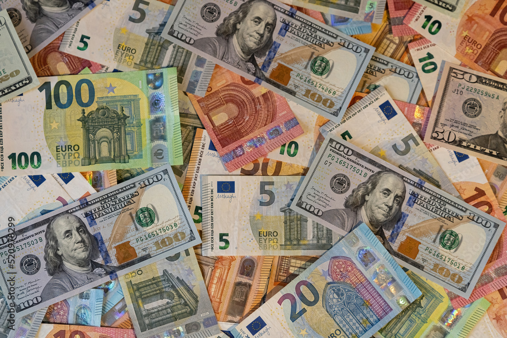 Teuerung & Inflation: Euro und US-Dollar Banknoten (€/$) - Wechselkurs