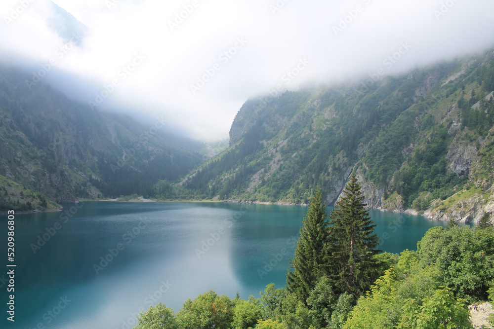 Obraz premium Lauvitel Lake, the largest lake in the Ecrins mountain and one of the most beautiful sites in the french alps 
