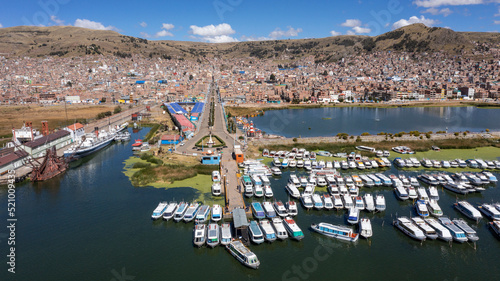 Bild auf Leinwand Puerto lacustre de Puno