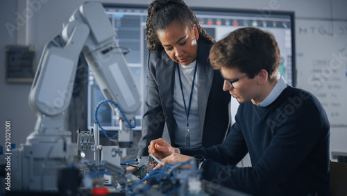 Canvas Print Black Teacher Giving Advices to her Student, Uses Screwdriver During the Lesson
