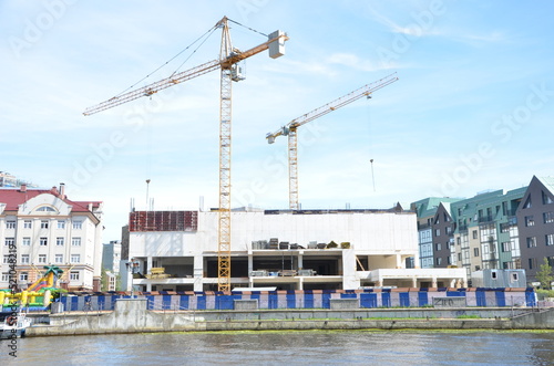 site with cranes