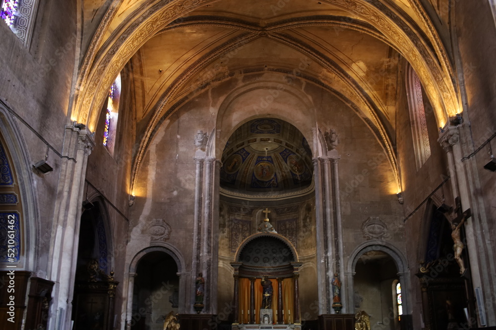 L'église Saint Pierre, vue de l'intérieur, ville de Gaillac, département du Tarn, France