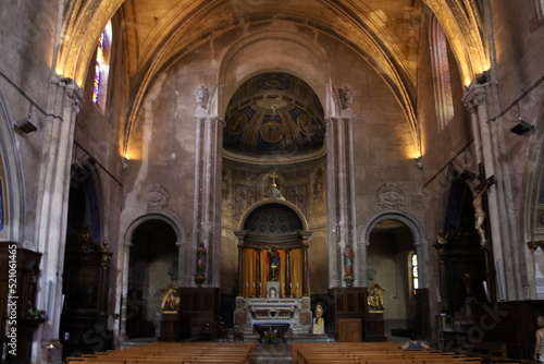 L'église Saint Pierre, vue de l'intérieur, ville de Gaillac, département du Tarn, France