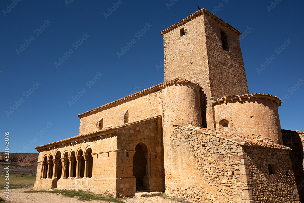 Iglesia románica de San Pedro en Caracena, Soria.