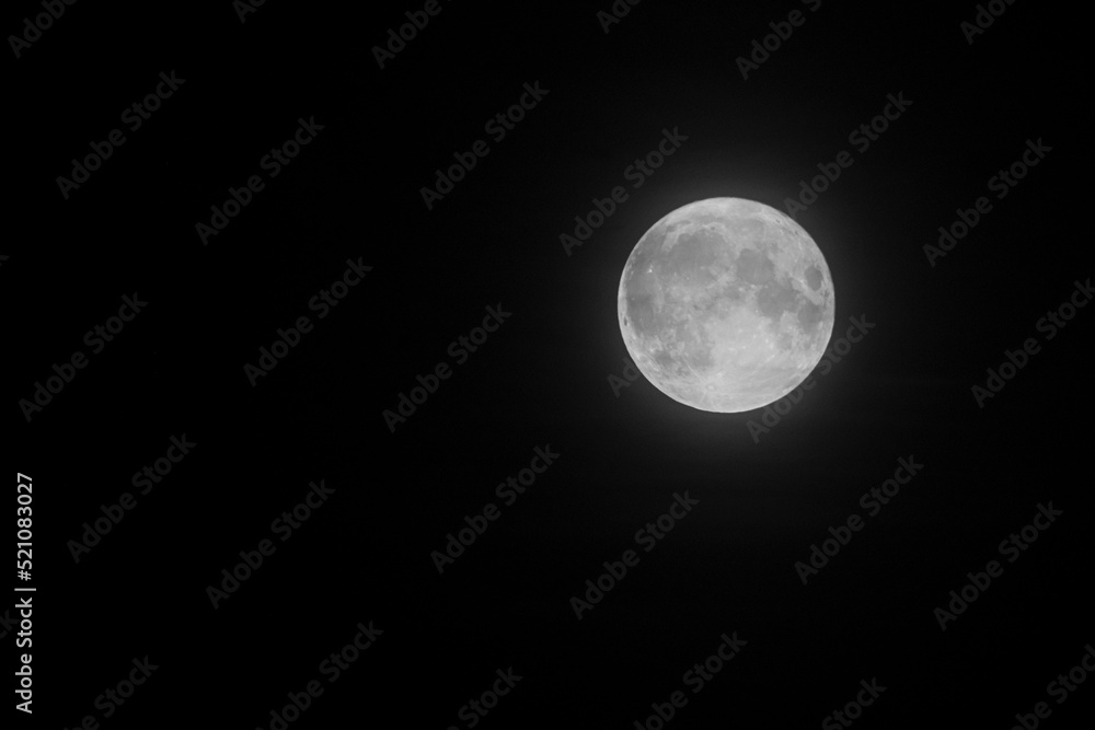 Mond im Nachthimmel Mond im Nachthimmel