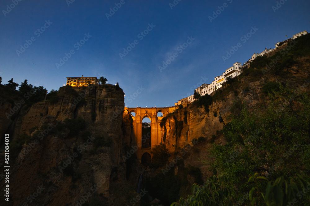 Fototapeta premium night photo of the bridge of Ronda