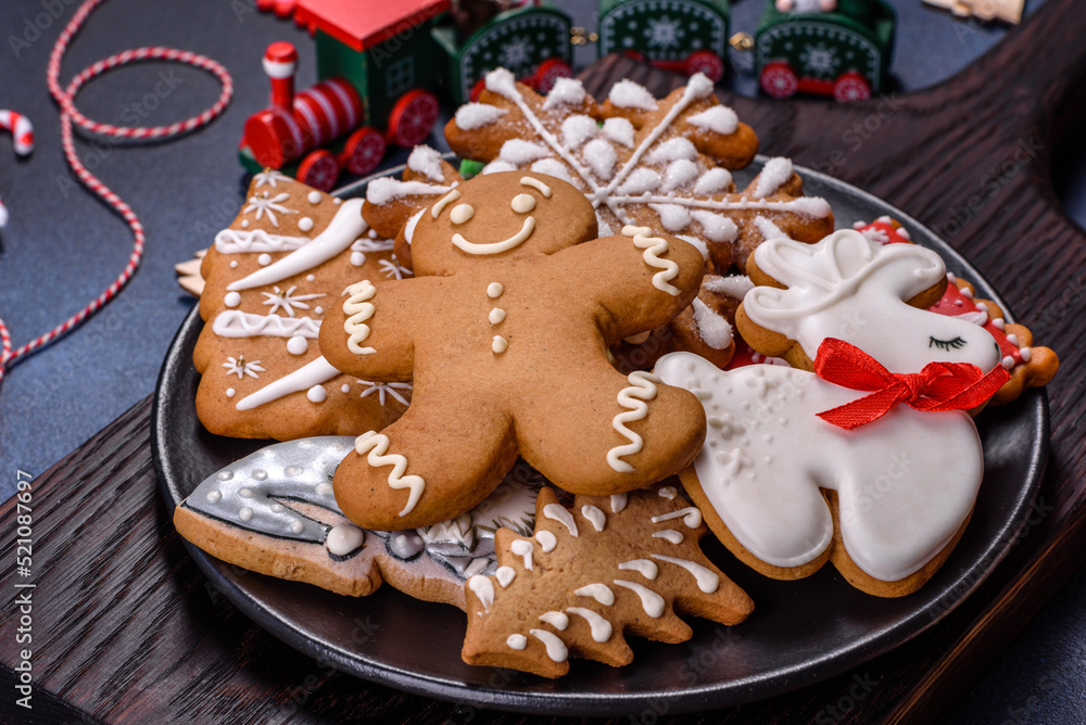 Delicious gingerbread cookies with honey, ginger and cinnamon Delicious gingerbread cookies with honey, ginger and cinnamon