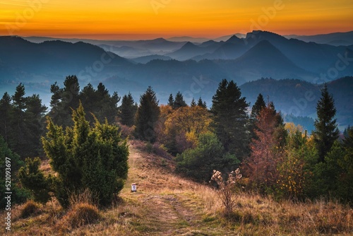 Fototapeta Naklejka Na Ścianę i Meble -  Widok Pienin z Trzema Koronami z wysokiego Wierchu