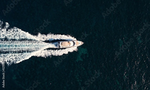 Barco navegando © Alex