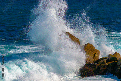 Tablou pe pânză waves crashing on rocks