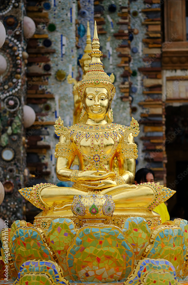 Obraz premium Buddha gold color in temple of Thailand.