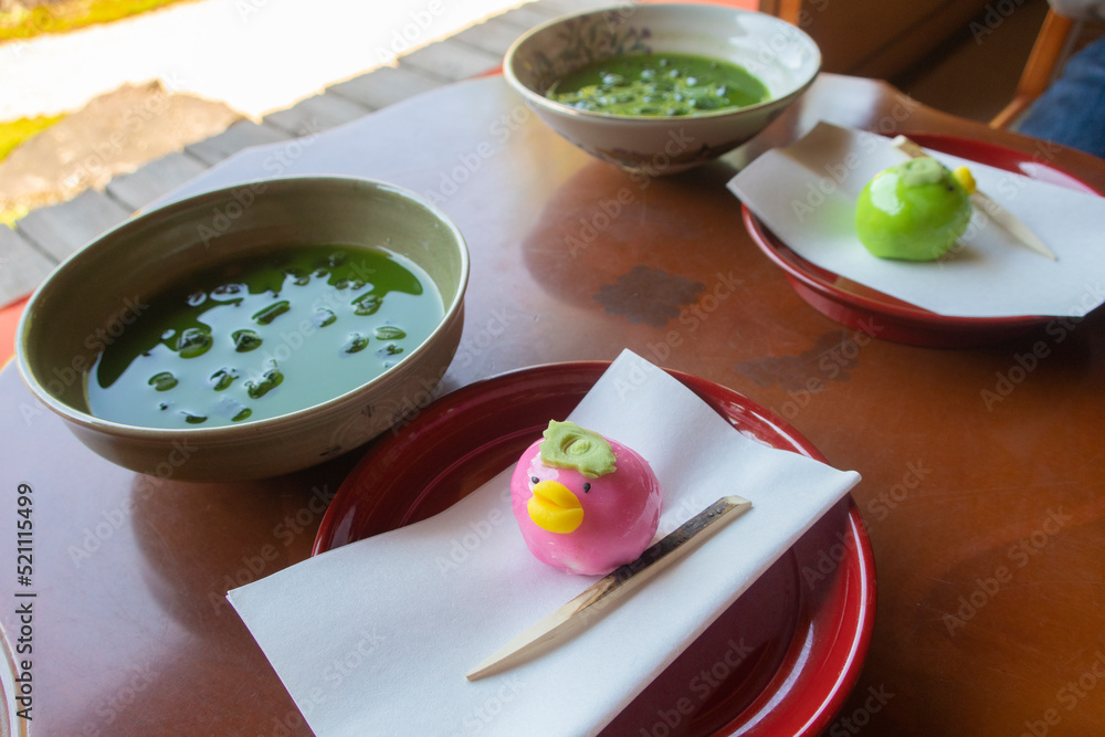 冷たい抹茶と河童の練り切り 冷たい抹茶と河童の練り切り