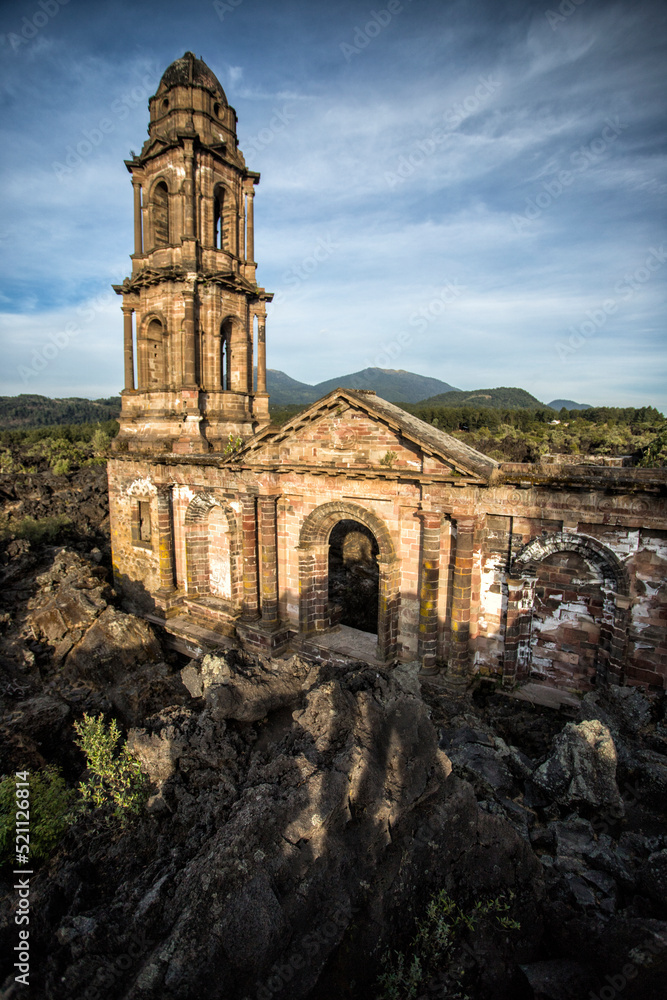Antigua Iglesia de San Juan Parangaricutiro, enterrado por el Volcan  Paricutin, Michoacan Mexico Stock Photo | Adobe Stock