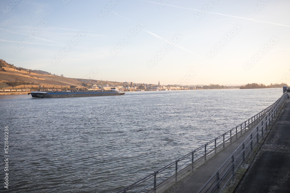 Rheinufer Bingen im Sonnenaufgang Rheinufer Bingen im Sonnenaufgang