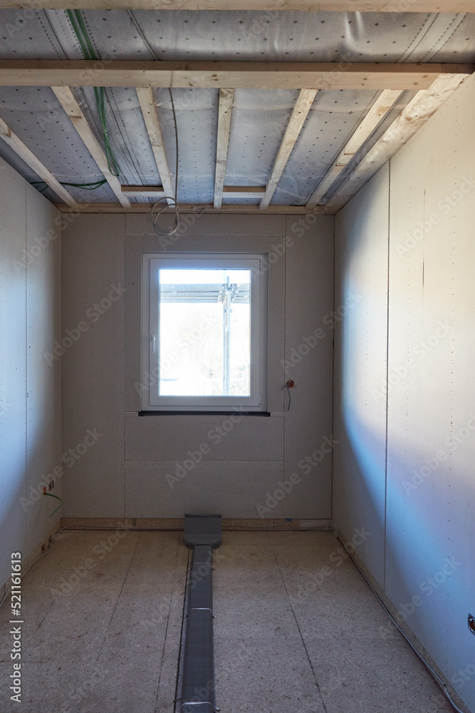 Fototapeta premium Innenausbau von einem kleinen Zimmer bei Hausbau