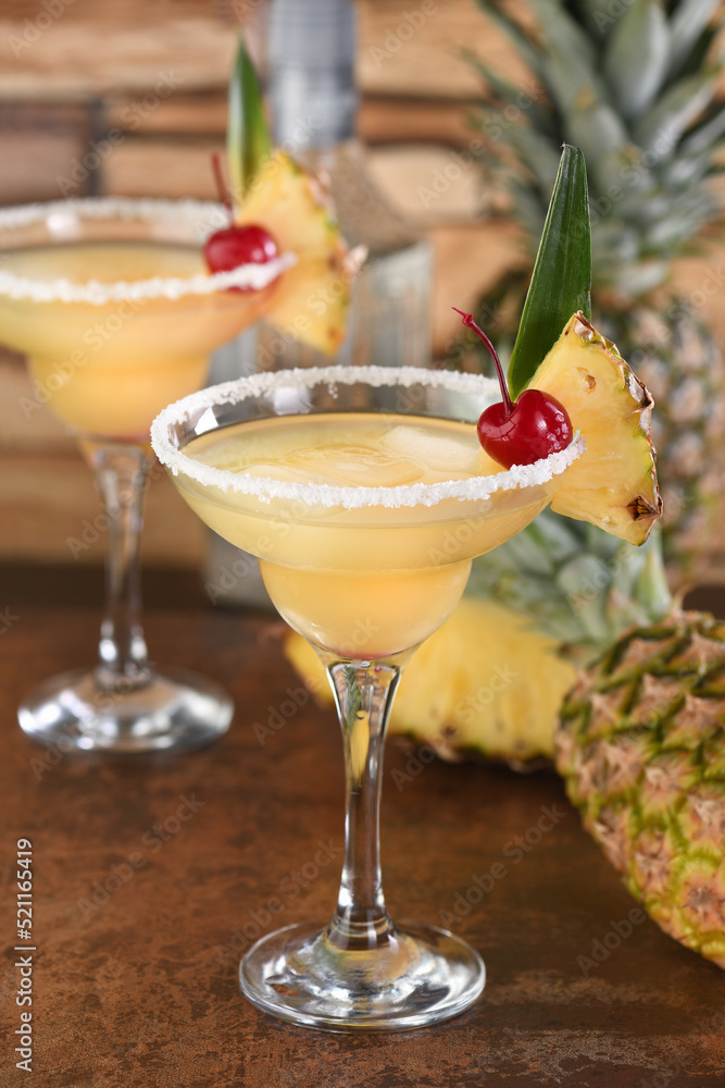 Lime combined with fresh pineapple juice and tequila are cocktails that always have a bright taste and aroma. Lime combined with fresh pineapple juice and tequila are cocktails that always have a bright taste and aroma.