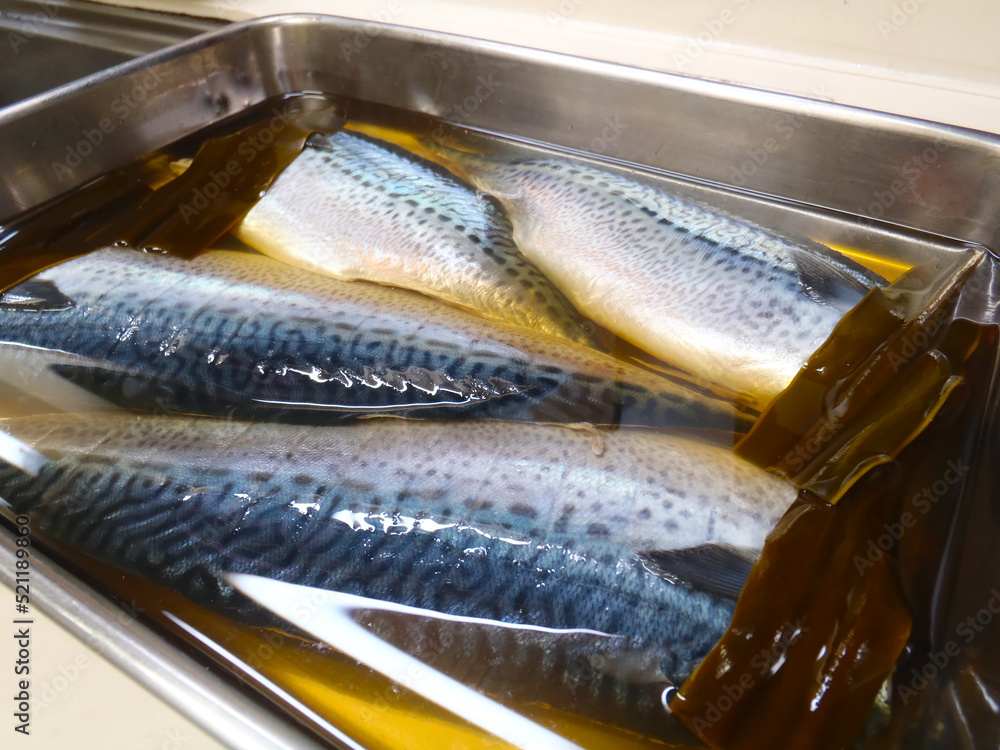 Making the Japanese traditional cooking method "pickled mackerel