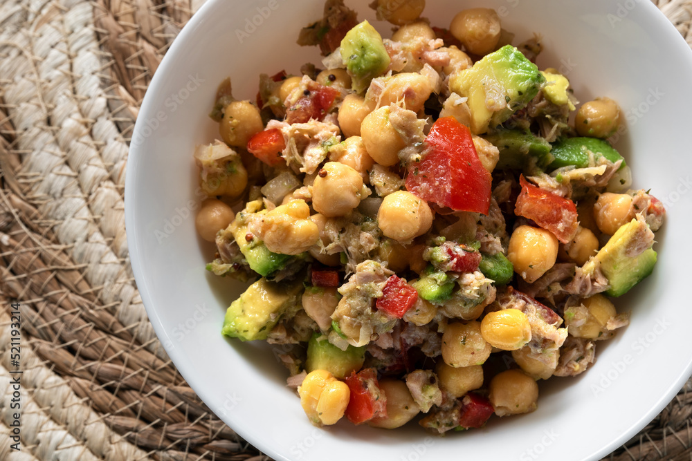 Fresh chickpea salad with tuna, tomato, pepper, onion and avocado Fresh chickpea salad with tuna, tomato, pepper, onion and avocado