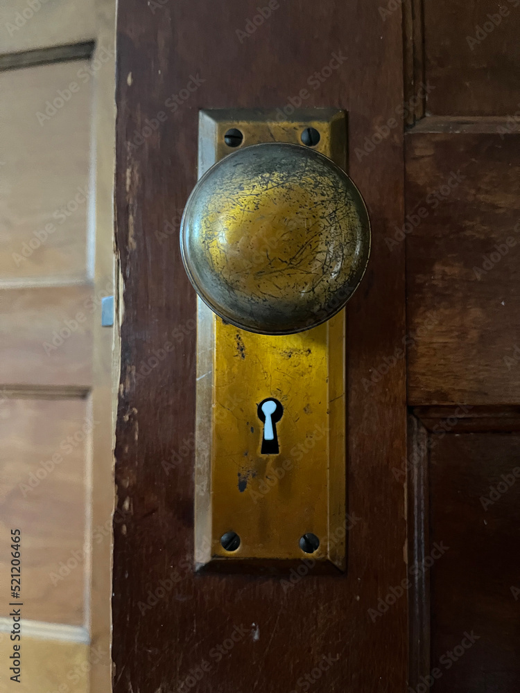 Old vintage brass doorknob with keyhole straight - obrazy, fototapety, plakaty 