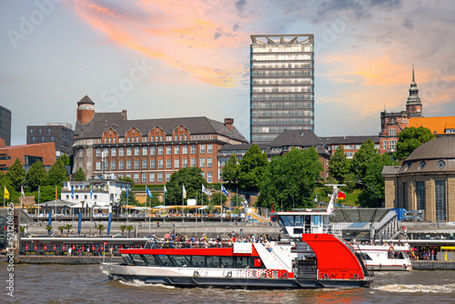 Hamburg, Elbe und Landungsbrücken