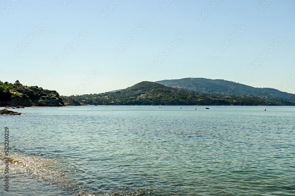 Fototapeta premium Capoliveri, Norsi, Elba, Bucht, Strand, Badestrand, Golfo Stella, Capo Norsi, Felsen, Küste, Insel, Segelschiffe, Wassersport, Toskana, Toskanischer Archipel, Sommer, Italien