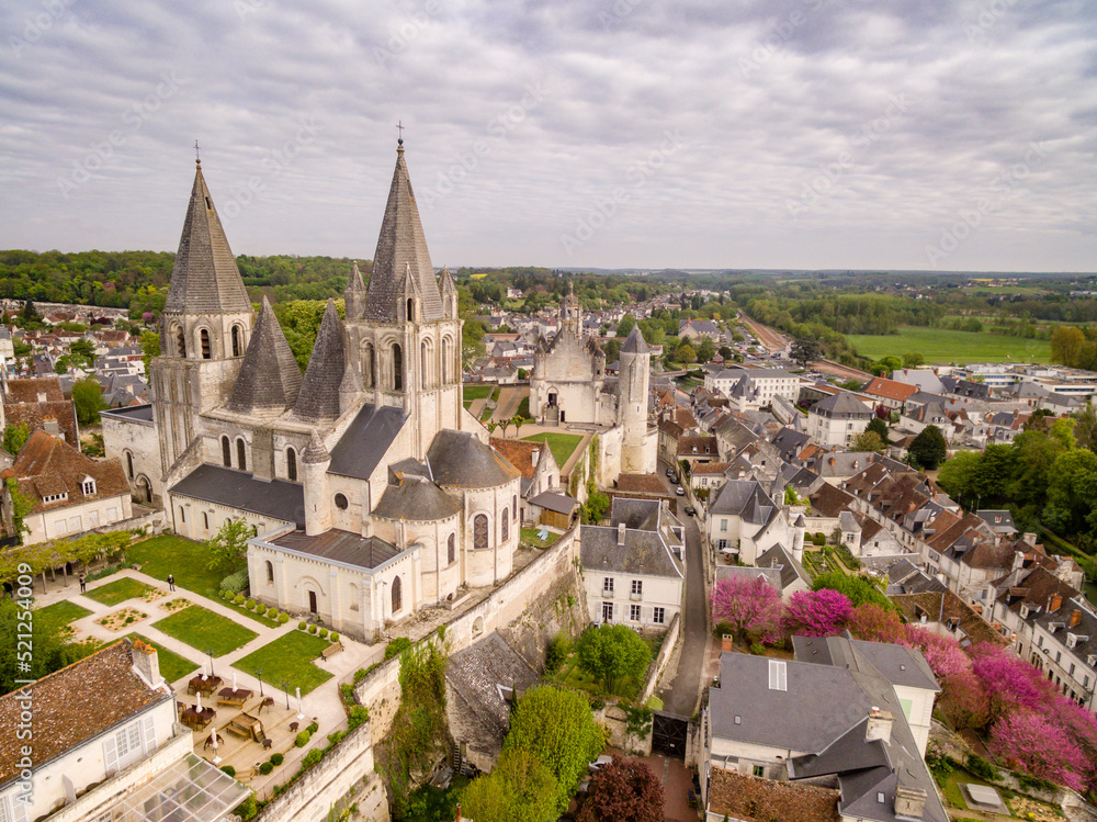 Colegiata de Saint-Ours, románico y gótico. Fue edificada entre los siglos XI y XII, Loches, Indre, France,Western Europe