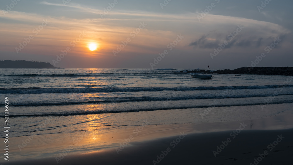 Obraz premium Early morning on the shore of the Indian Ocean