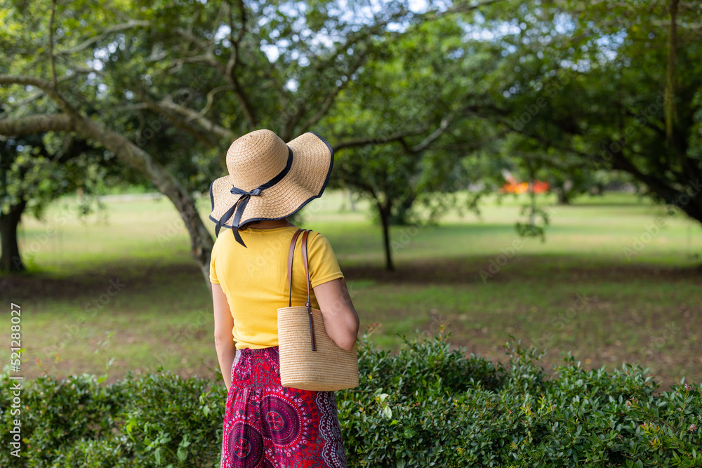 Travel woman look at the garden park