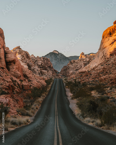 Canvastavla Valley of Fire road with mountain in the background
