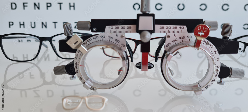 Obraz premium Selection of glasses and optics at ophthalmologist closeup