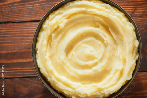 Foto Delicious creamy mashed potatoes. Top View with copy space.