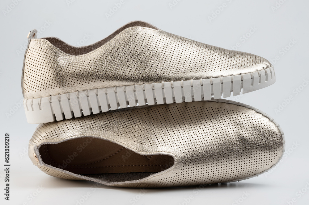 Casual shiny shoes with perforated holes Casual shiny shoes with perforated holes