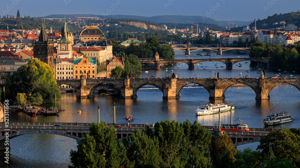 Prag, Blick vom Aussichtspunkt Vyhlídka na Letné, Uebersicht, Bruecken, Tschechien 