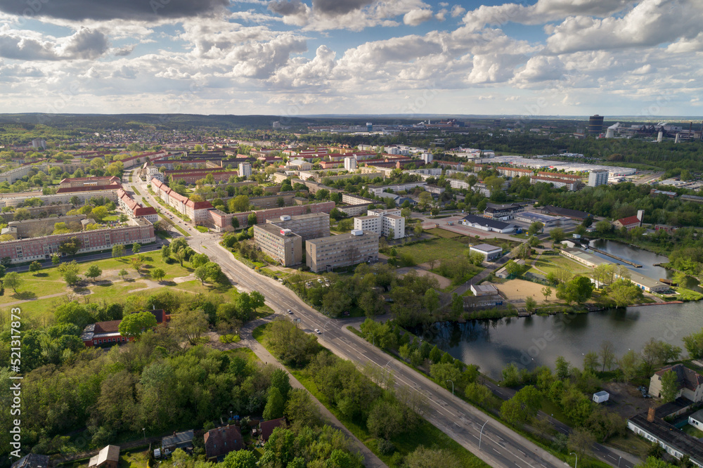 Blick auf die Stadt am Kanal, Eisenhuettenstadt, Oder Spree Kanal, Luftaufnahme, Brandenburg, Deutschland