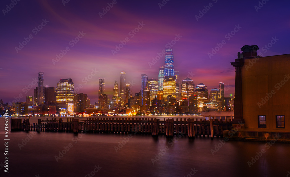 Fototapeta premium Manhattan at vibrant sunset, New York City, United States