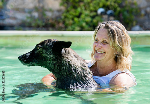 Quadro su tela swimming Dutch Shepherd and woman
