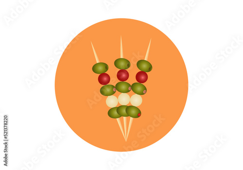 Tres banderillas o pinchos de aceitunas verdes rellenas de pimiento, de anchoa, cebolleta y tomate canario sobre círculo naranja