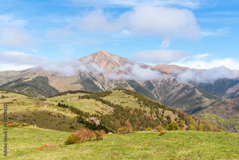 Naklejka premium Sunrise in the high mountains (Peak of Costabona, Pyrenees Mountains)