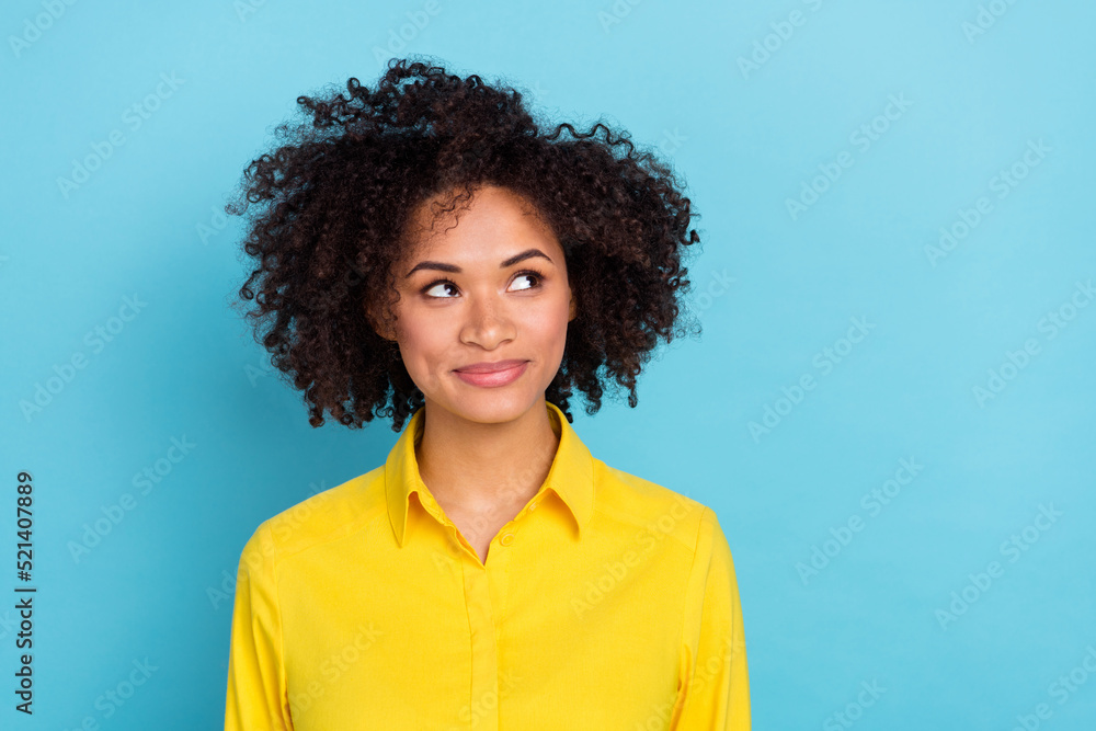 Photo of cute wavy hairdo young lady look promo wear yellow shirt isolated on blue color background Photo of cute wavy hairdo young lady look promo wear yellow shirt isolated on blue color background