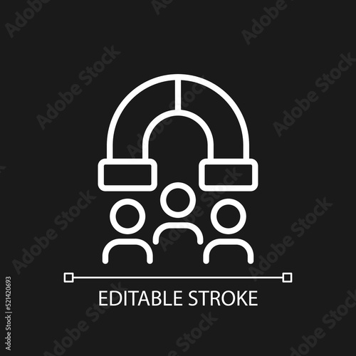Attracting clients pixel perfect white linear icon for dark theme. Marketing strategy. Customer engagement. Thin line illustration. Isolated symbol for night mode. Editable stroke. Arial font used