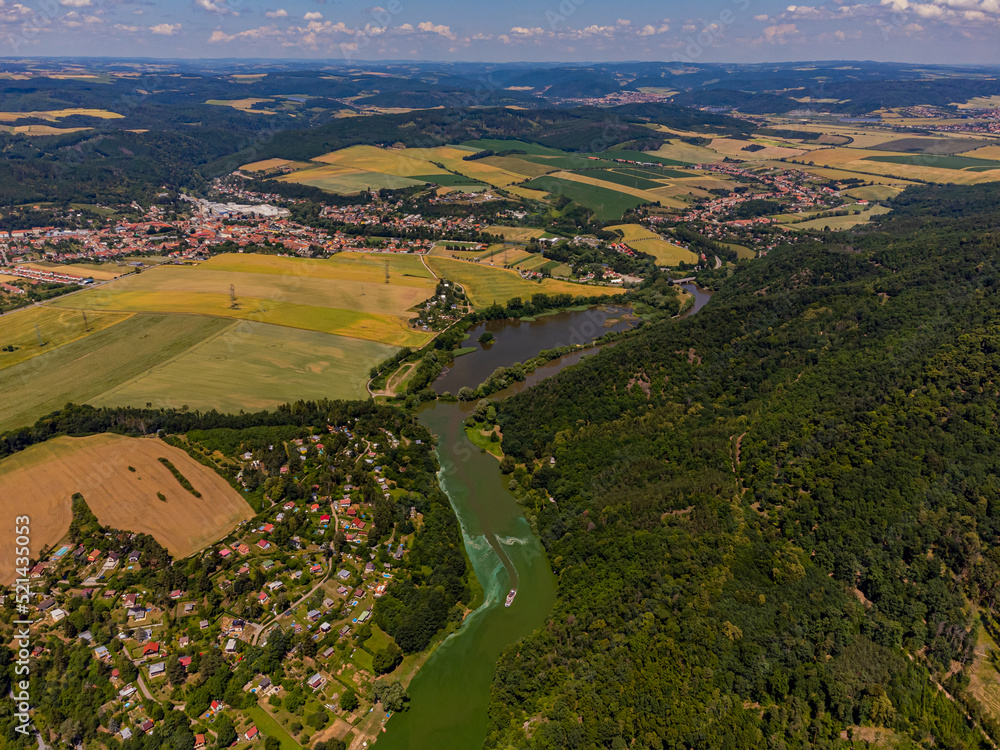 Mäander des Flusses Schwarzach - Svratka -  bei der Burg Eichhorn - Veveri - von oben