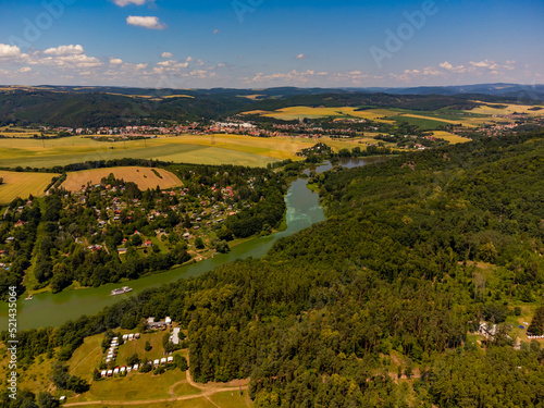 Mäander des Flusses Schwarzach - Svratka - bei der Burg Eichhorn - Veveri - von oben