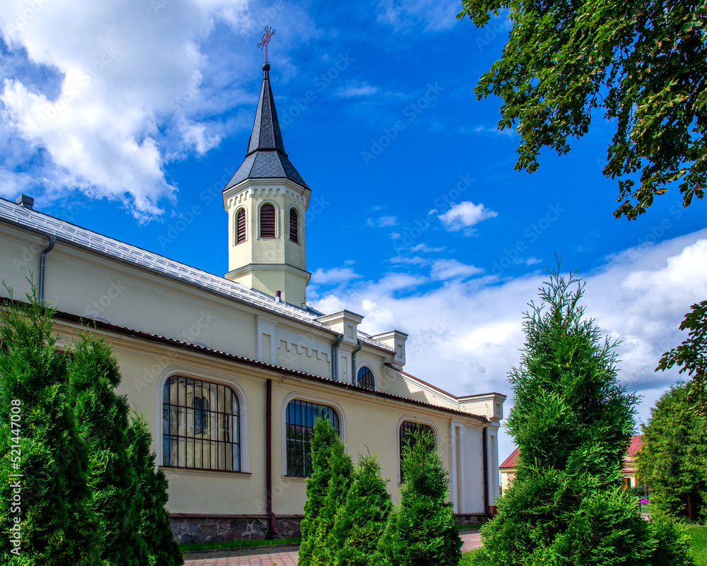 Fototapeta premium Built in the years 1856-60, the Catholic church of St. Stanislaus Bishop Martyr, with a belfry, in the village of Dob Przyjałowo in Podlasie, Poland.