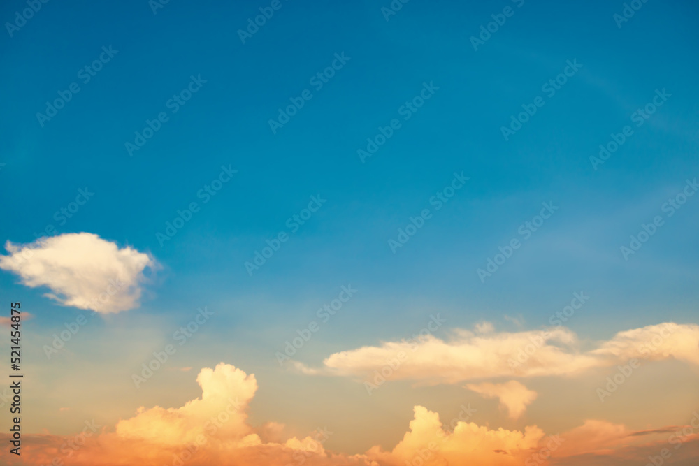 Obraz premium Sunset sky with clouds on blue sky at sunset