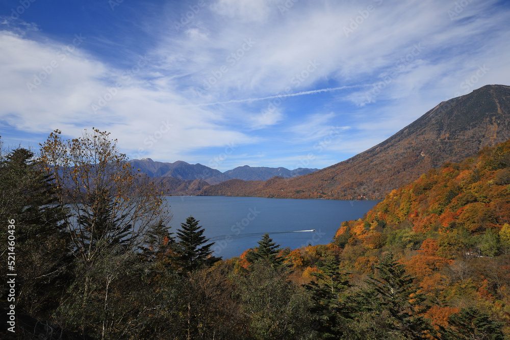 展望台から望む晩秋の中禅寺湖と男体山／栃木県日光市