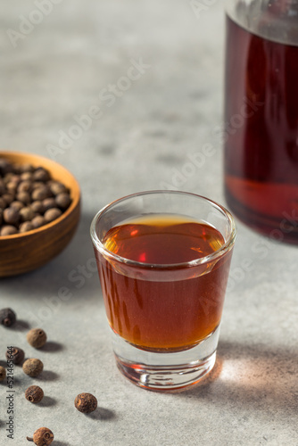 Obraz na płótnie Boozy Allspice Dram Liquor