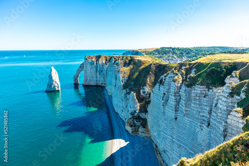 Strandspaziergang an der sch  nen Alabasterk  ste bei   tretat - Normandie - Frankreich